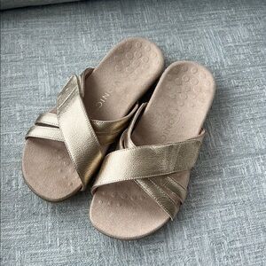 Vionic Zarie Slide Sandal Gold 7.5 Slip On Velcro Strap Resortwear